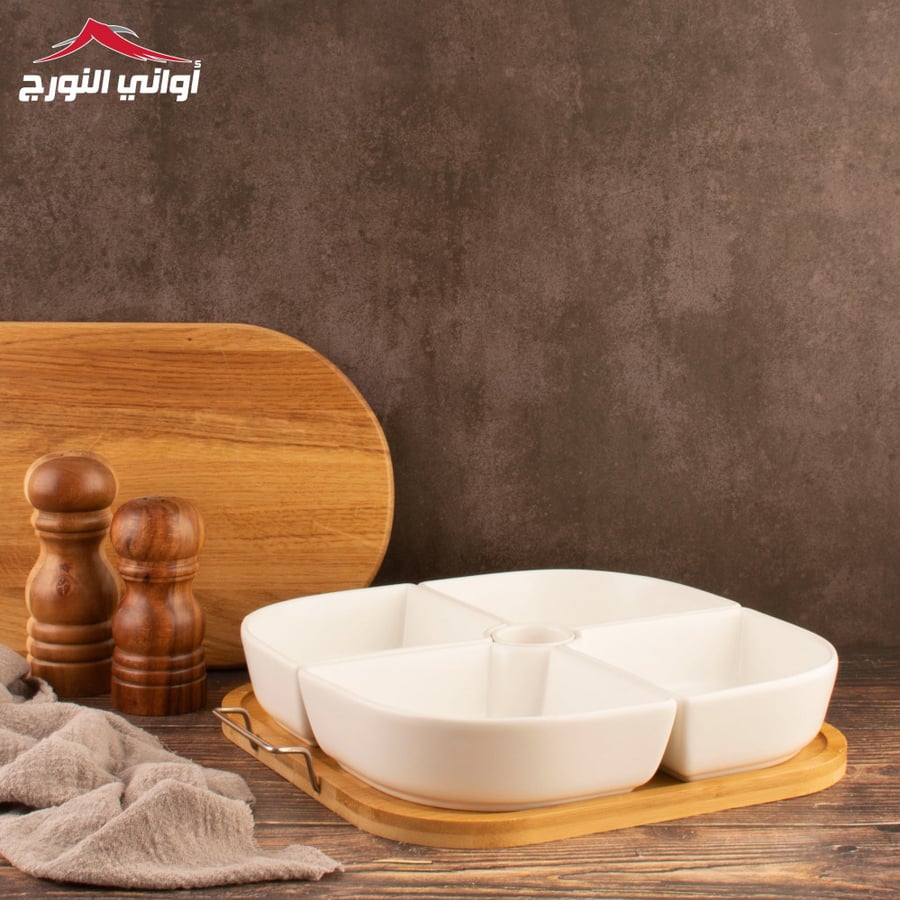 صحن تقديم مكسرات بقاعدة خشب أبيض