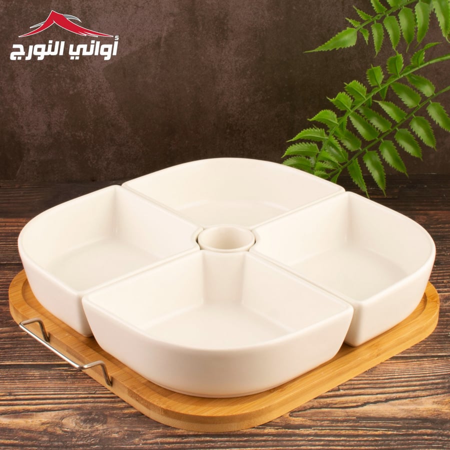 صحن تقديم مكسرات بقاعدة خشب أبيض