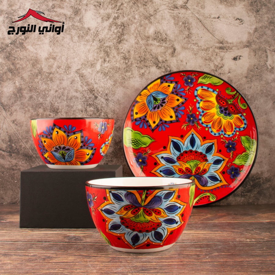 بادية أحمر برسم زهور