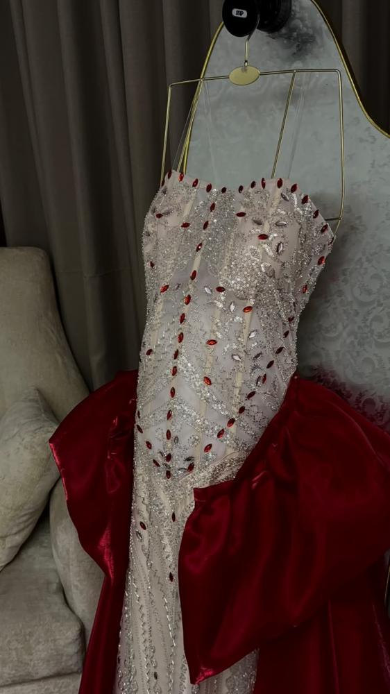 فستان أسماء