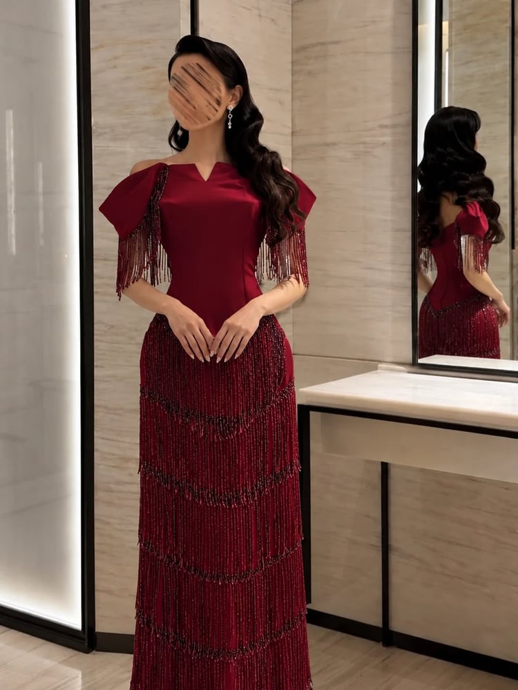 فستان سهرة عنابي بهدب خرز فاخر