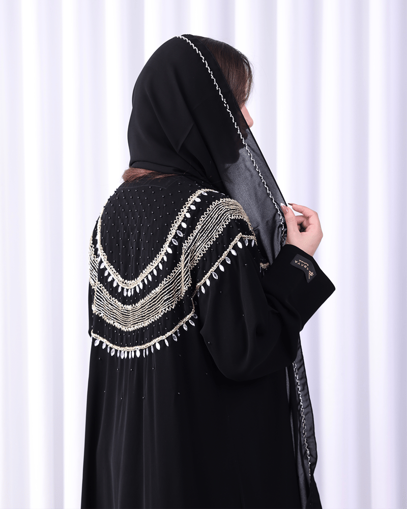 عباية لينا