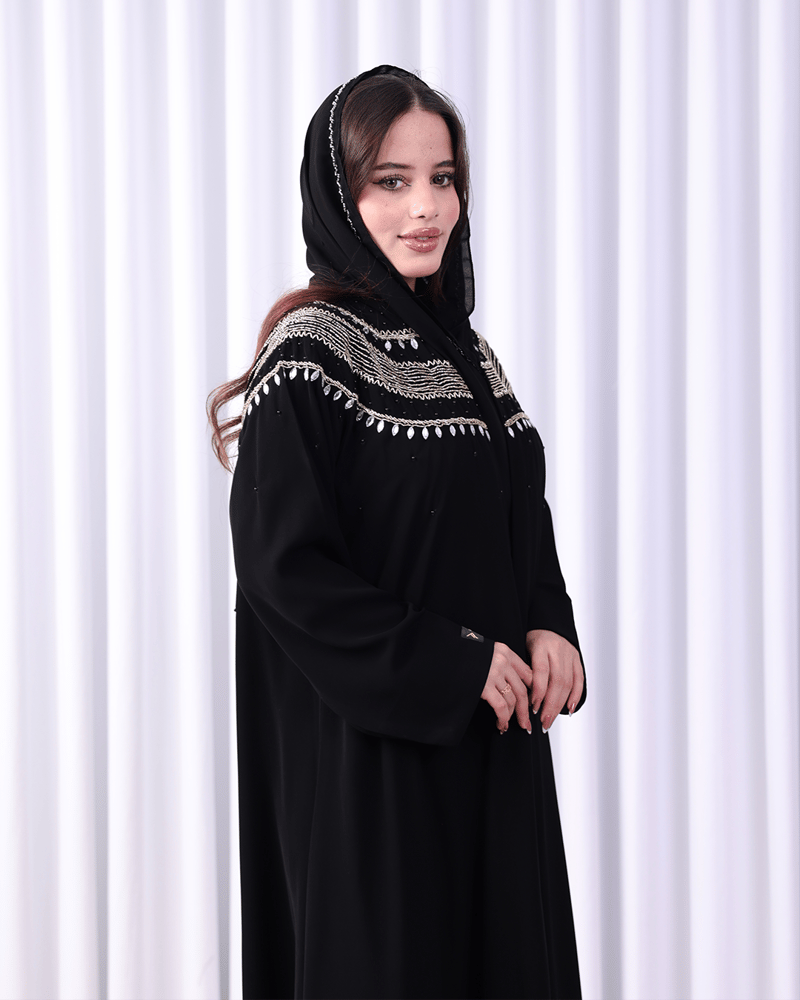 عباية لينا