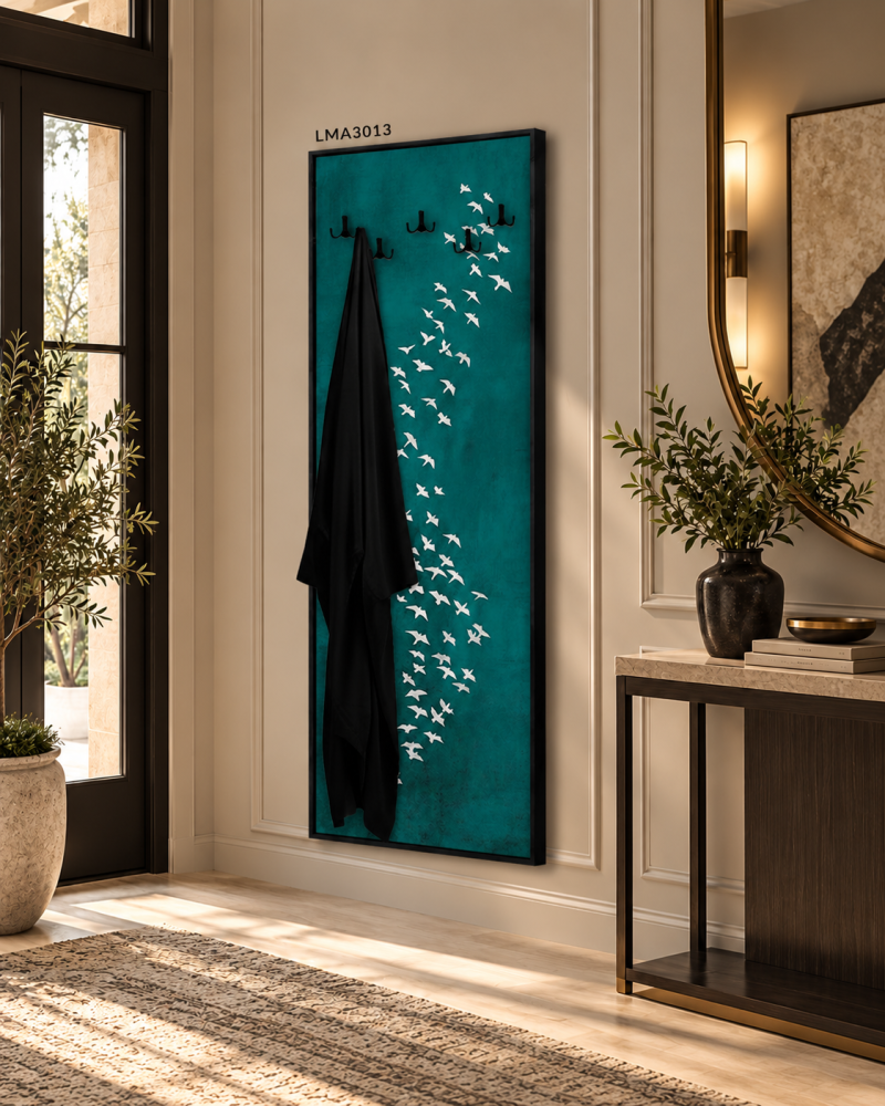 لوحة سرب الحرية لتعليق العبايات 80x180