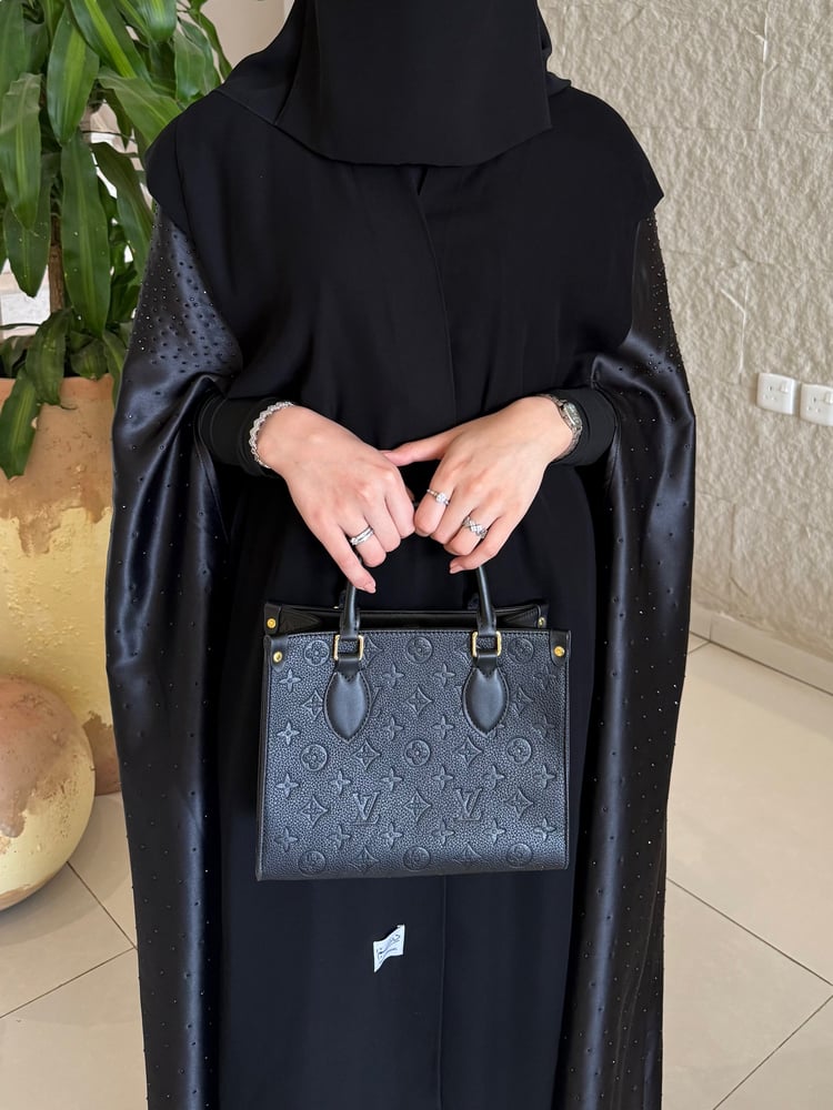 عباية كلاوديا