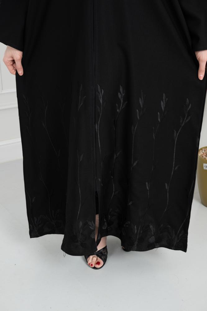Sama abaya with a distinctive embroidery – elegance that suits you