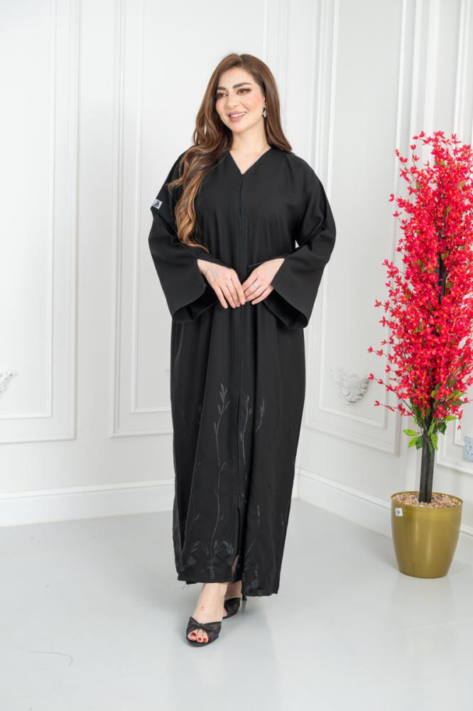 Sama abaya with a distinctive embroidery – elegance that suits you
