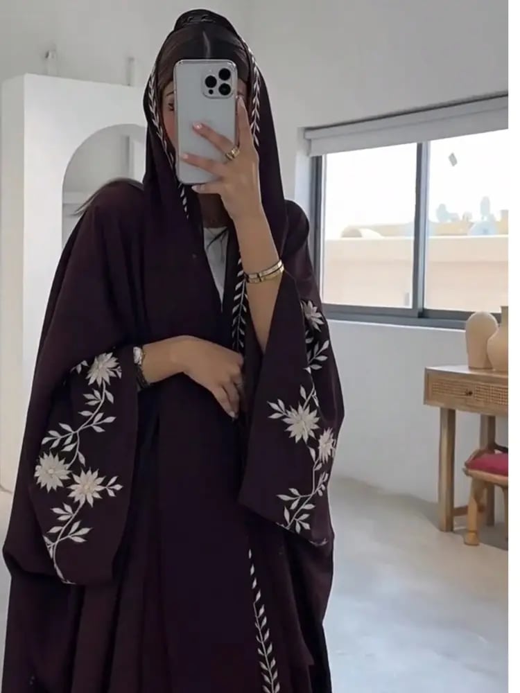 طقم جديد من العباءة المطرزة