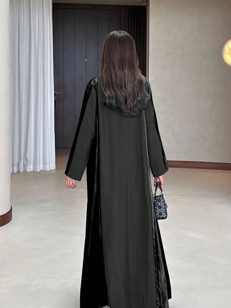 عباية نسائية أنيقة وعصرية بأسلوب الشرق الأوسط