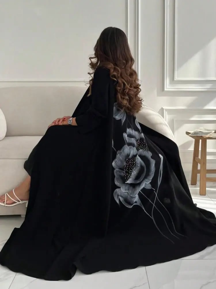 عباية بطبعة زهرية