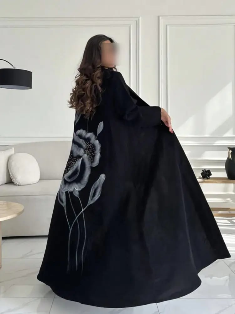 عباية بطبعة زهرية