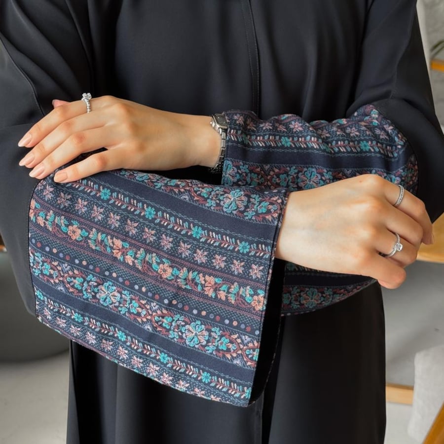 عباية وعد رقمها 122