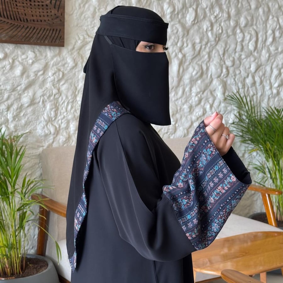 عباية وعد رقمها 122