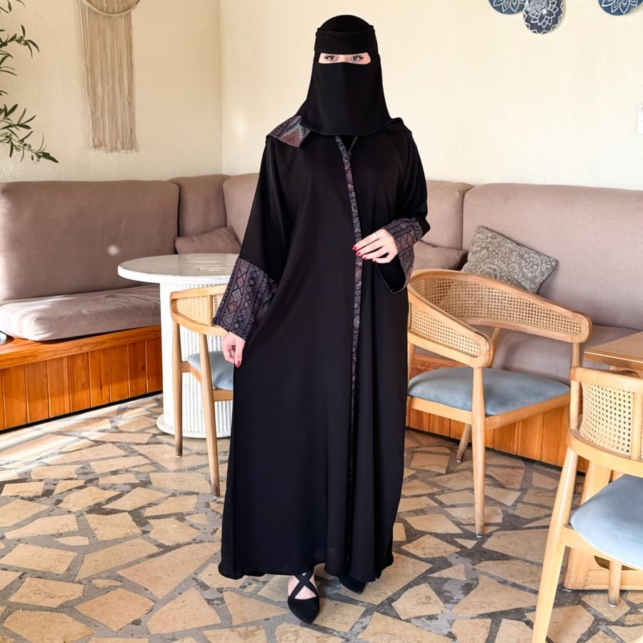 عباية لين رقمها 105