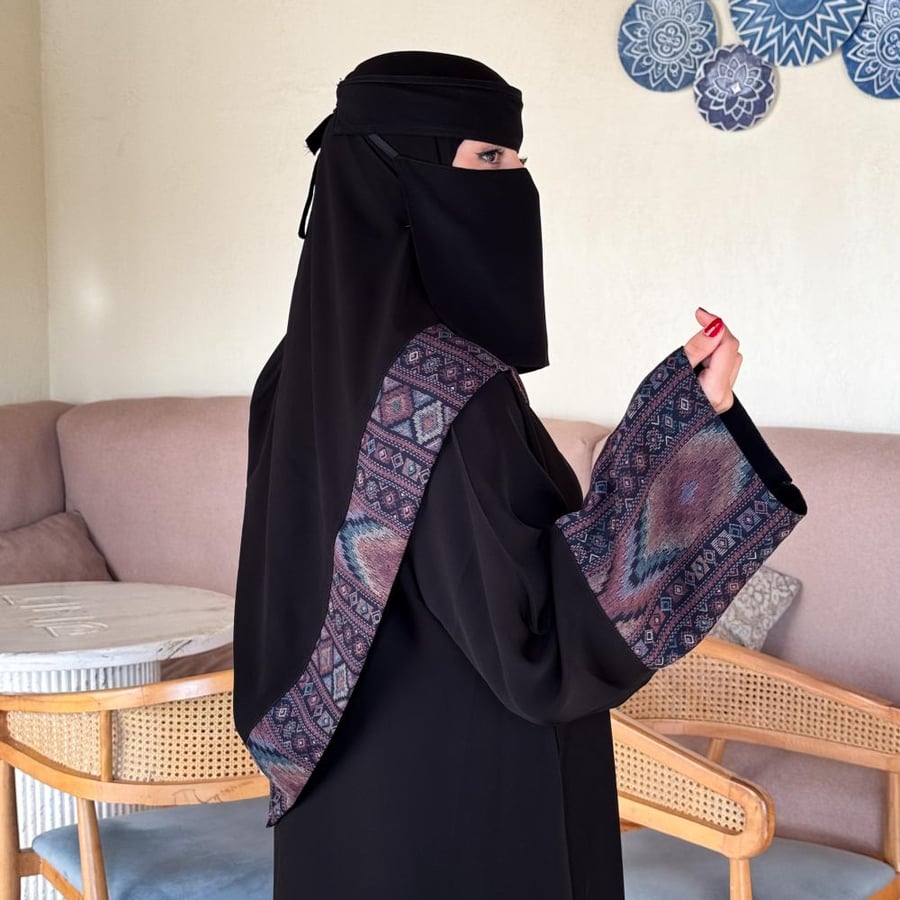 عباية لين رقمها 105