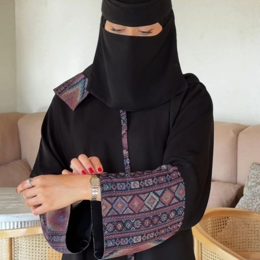 عباية لين رقمها 105