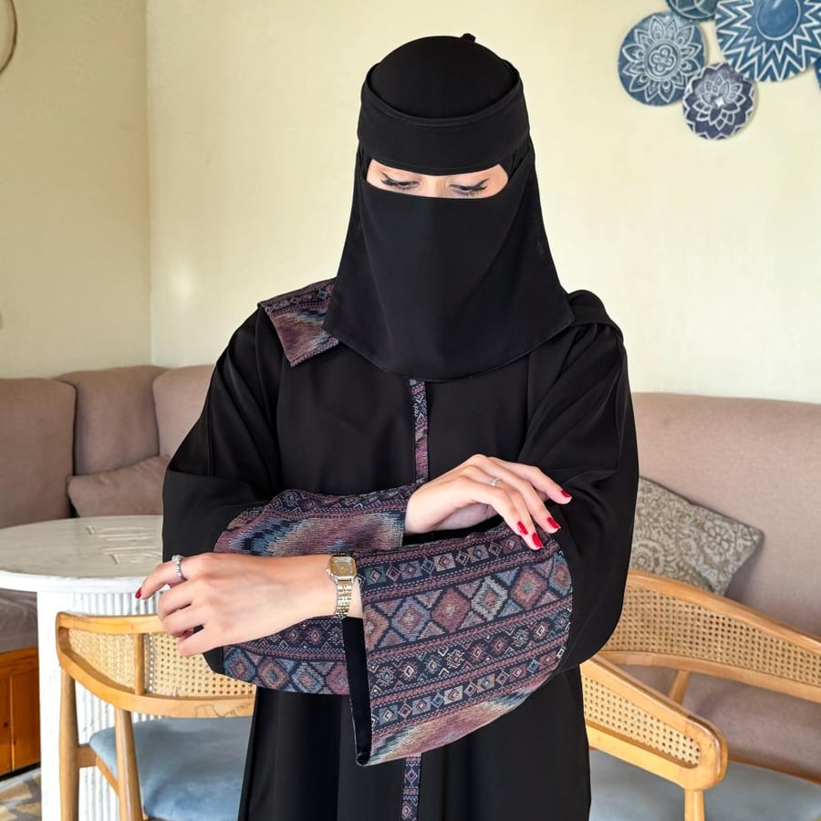 عباية لين رقمها 105