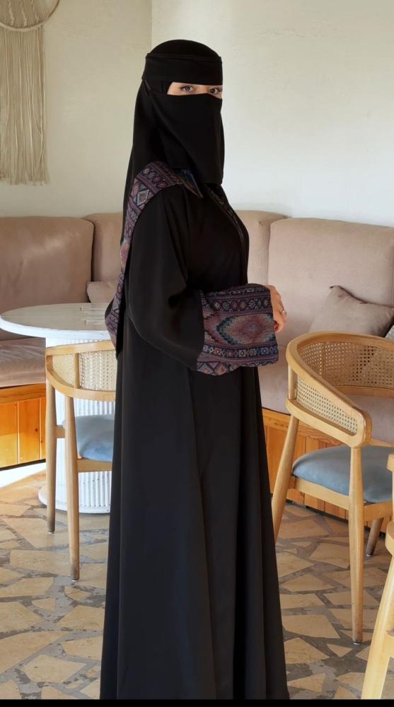 عباية لين رقمها 105