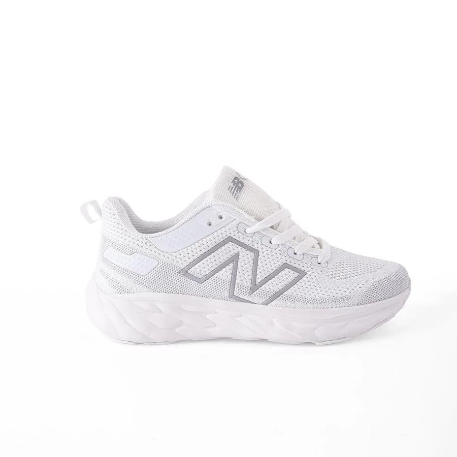 Men's white New Balance shoe