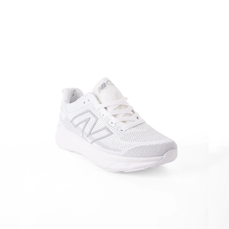 Men's white New Balance shoe
