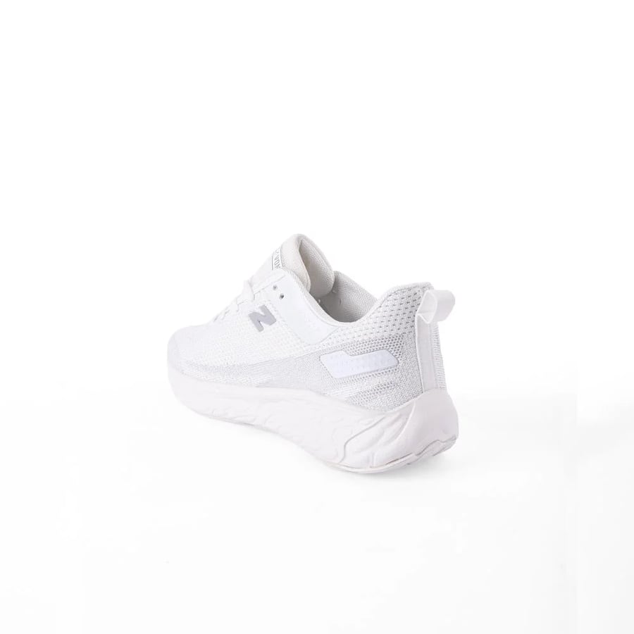 Men's white New Balance shoe