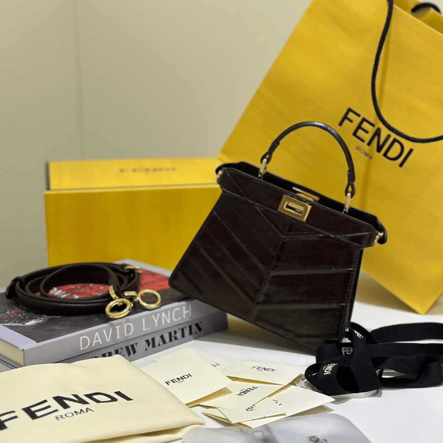شنطة فندي بيكابو اي سي يو Peekaboo ISeeU مقاس 20 | Fendi Peekaboo ISeeU Peekaboo Bag