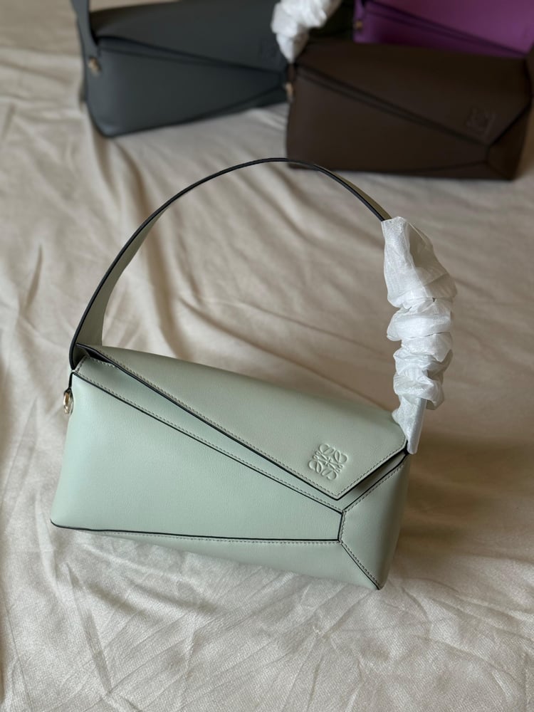 شنطة لويفي مقاس 28 7 سم Loewe Bag 7 cm