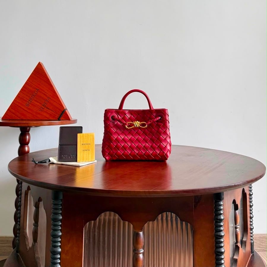 شنطة بوتيغا 20 سم عدة ألوان | Bottega Veneta Bag 20 cm