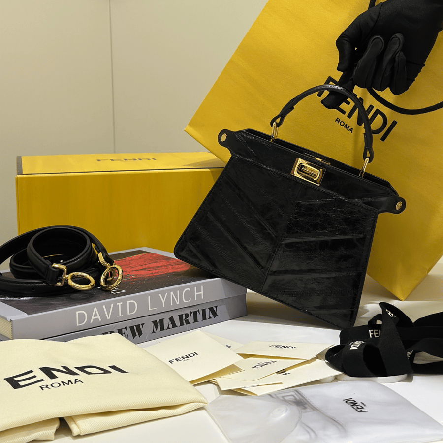 شنطة فندي بيكابو اي سي يو Peekaboo ISeeU مقاس 20 | Fendi Peekaboo ISeeU Peekaboo Bag