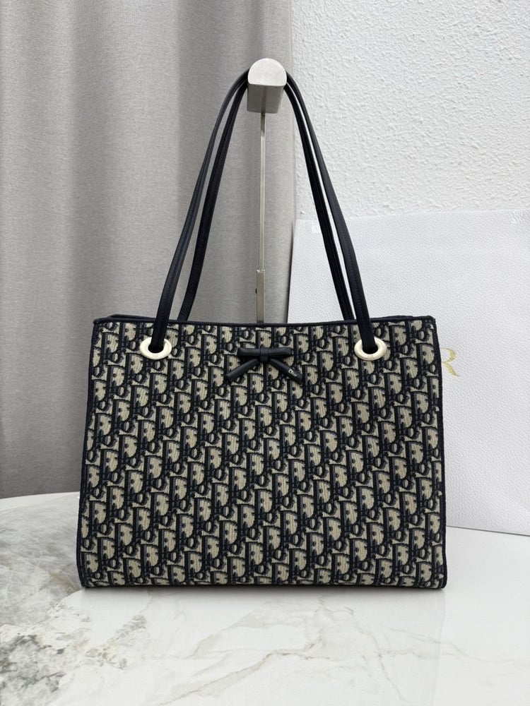 شنطة ديور tote مقاس 27 سم Dior Bag 27 cm