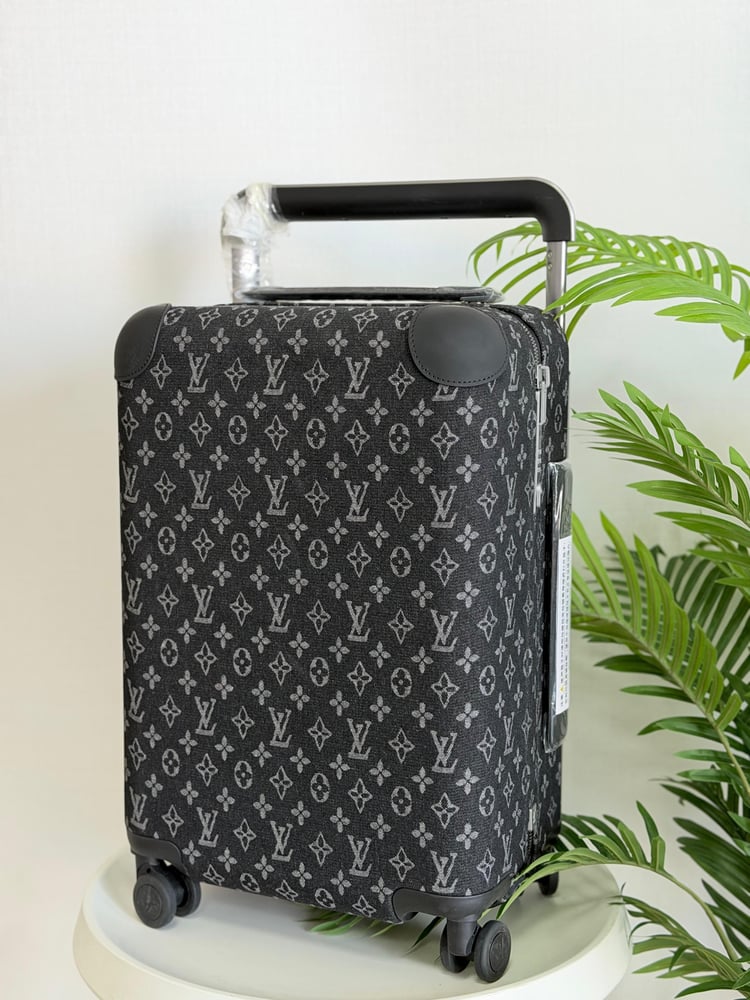 شنطة سفر لويس فيتون 50 سم تدخل الطايرة Louis Vuitton Travel Bag 50 cm Cabin Size