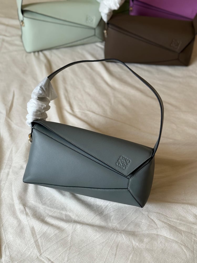 شنطة لويفي مقاس 28 7 سم Loewe Bag 7 cm