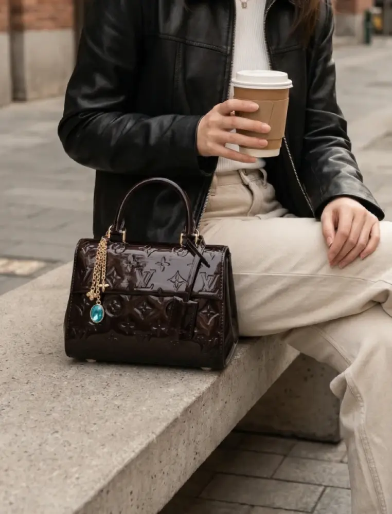 شنطة لويس فيتون ألما جلد لامع مقاس 23 سم | Louis Vuitton Alma Patent Leather Bag 23 cm