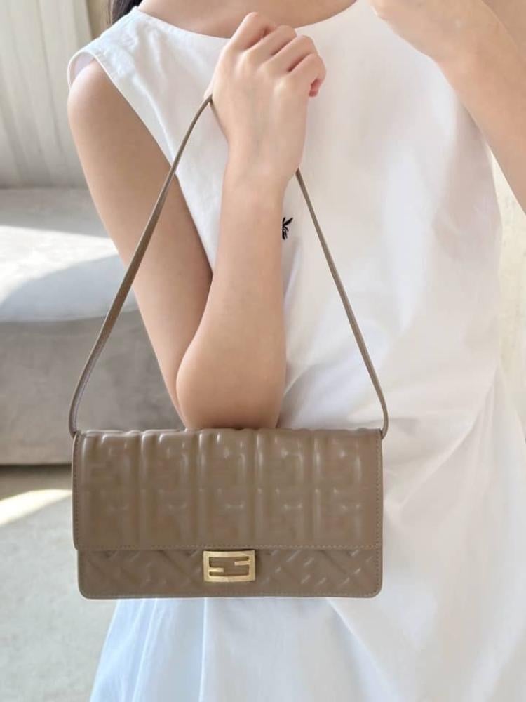 شنطة فندي 21 سم Fendi Bag 21 cm