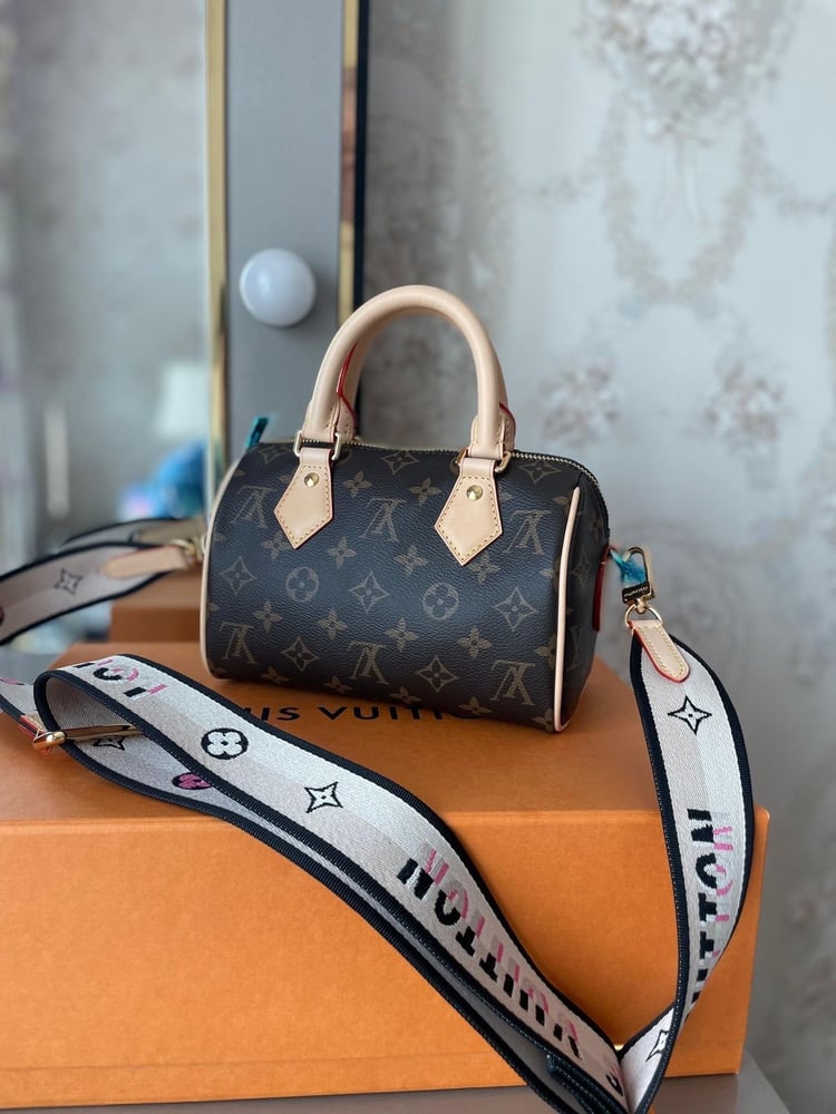 شنطة لويس فيتون سبيدي 20 سم Louis Vuitton Speedy Bag 20 cm