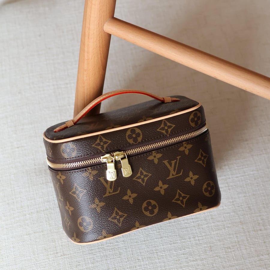 شنطة ميك أب لويس فيتون مقاس 19 سم Louis Vuitton Bag 19 cm