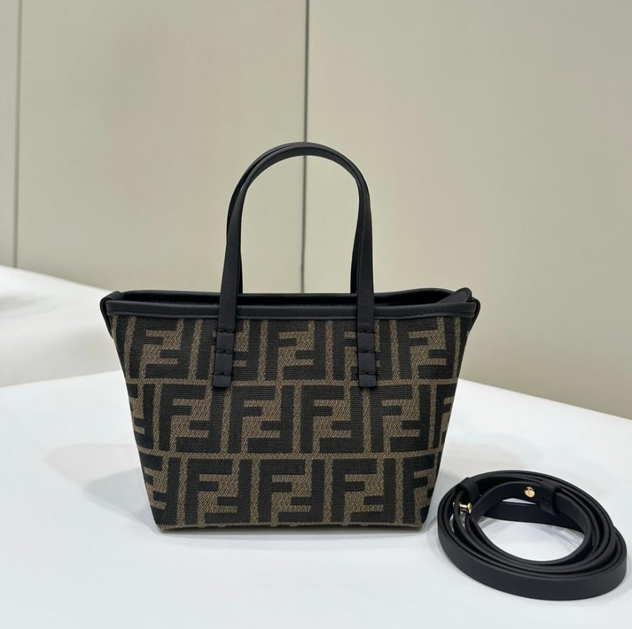 شنطة فندي mini Roll مقاس 15 5 سم Fendi Mini Roll Small Bag 20 5 cm
