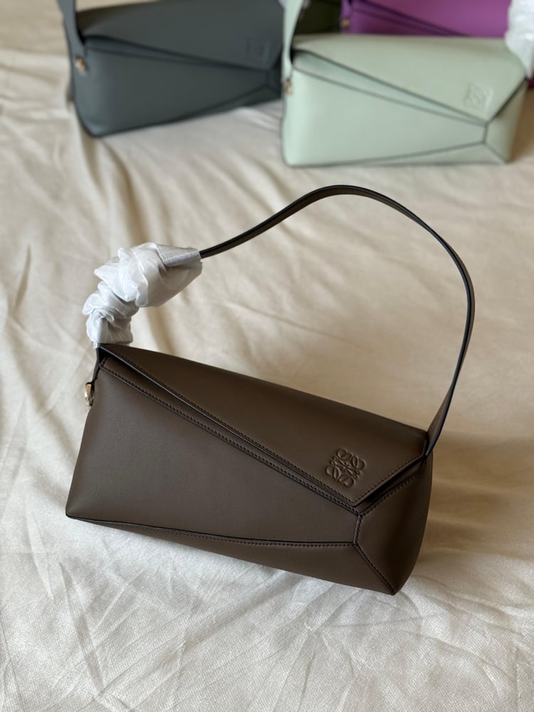 شنطة لويفي مقاس 28 7 سم Loewe Bag 7 cm