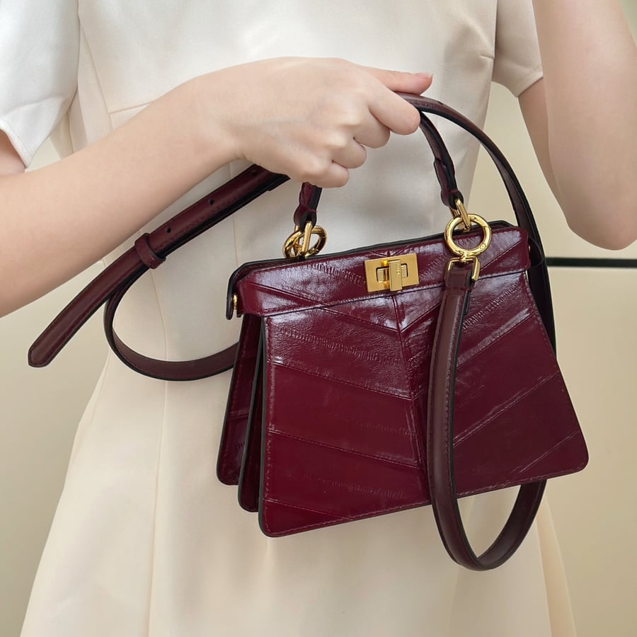 شنطة فندي بيكابو اي سي يو Peekaboo ISeeU مقاس 20 | Fendi Peekaboo ISeeU Peekaboo Bag