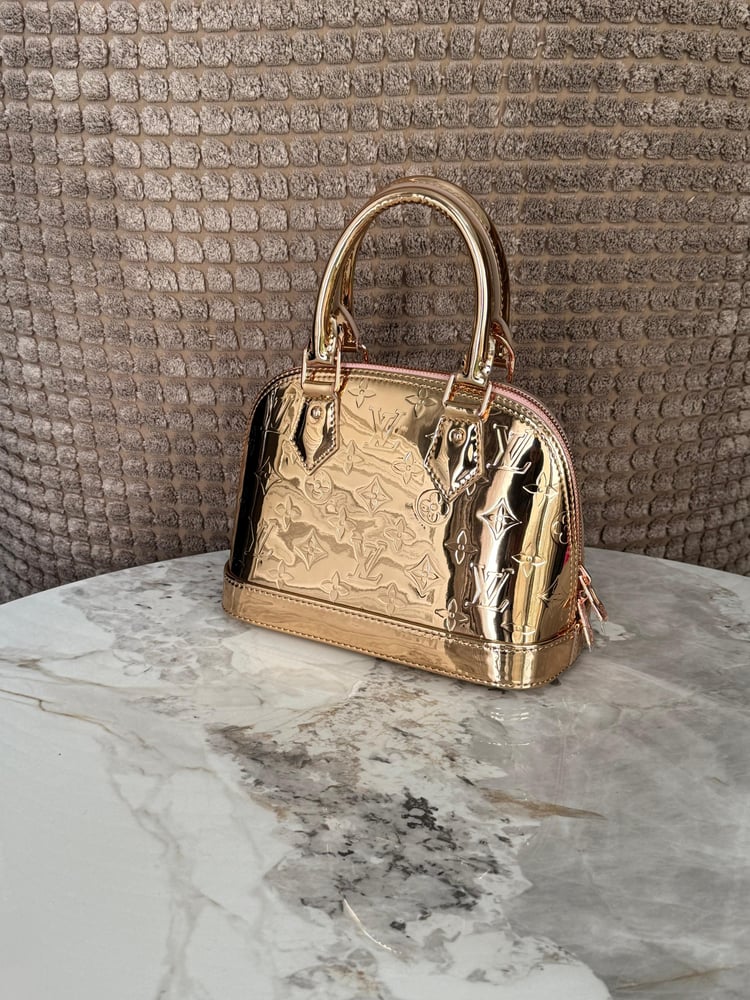 شنطة لويس فيتون الما جلد لامع مقاس 23 سم Louis Vuitton Alma Patent Leather Bag 23 cm