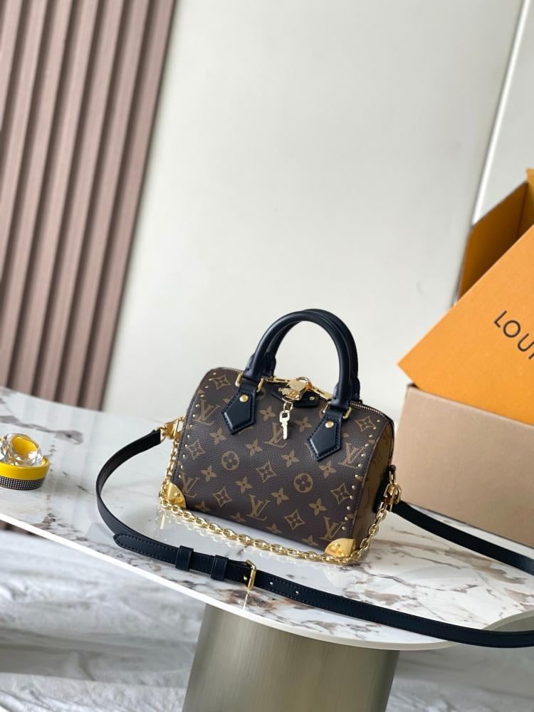 شنطة لويس فيتون كروس 21 سم Louis Vuitton Bag 21 cm