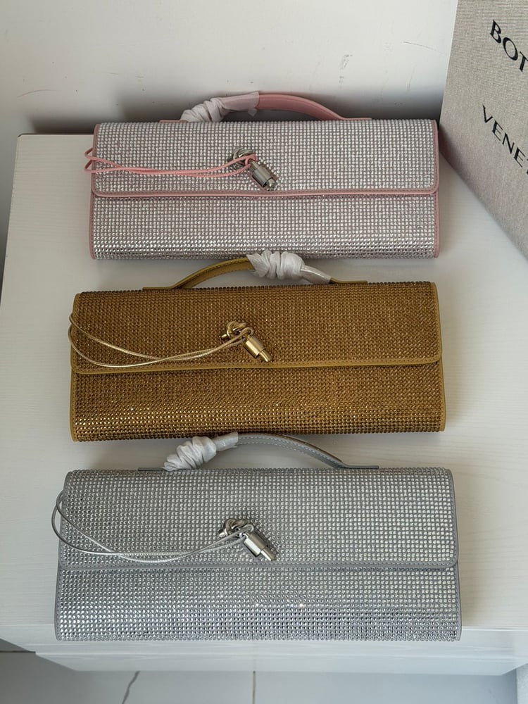 شنطة بوتيغا كلاتش Bottega Veneta Clutch