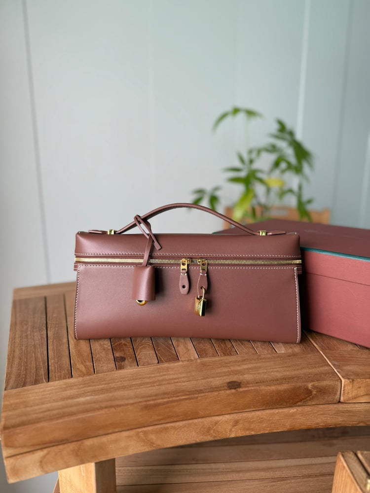 باوتش كلاتش لورو بيانا Loro Piana Clutch