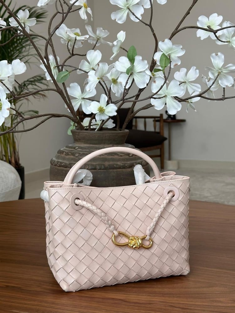 شنطة بوتيغا فينيتا 25 سم Bottega Veneta Bag 25 cm
