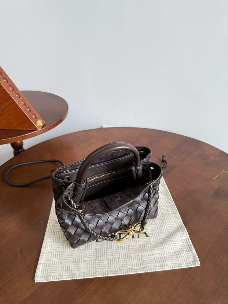 شنطة بوتيغا 20 سم بني محروق | Bottega Veneta Bag 20 cm Burnt Brown