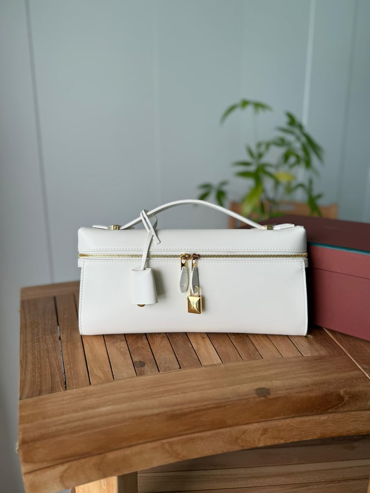 باوتش كلاتش لورو بيانا Loro Piana Clutch