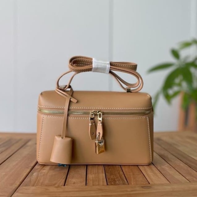 شنطة لورو بيانا 19 سم | Loro Piana Bag 19 cm