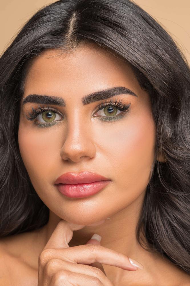 عدسات اصفر فاتح