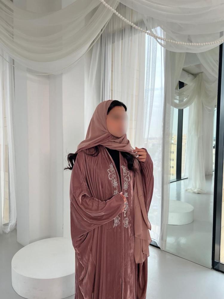 Dusty Pink Velvet Abaya