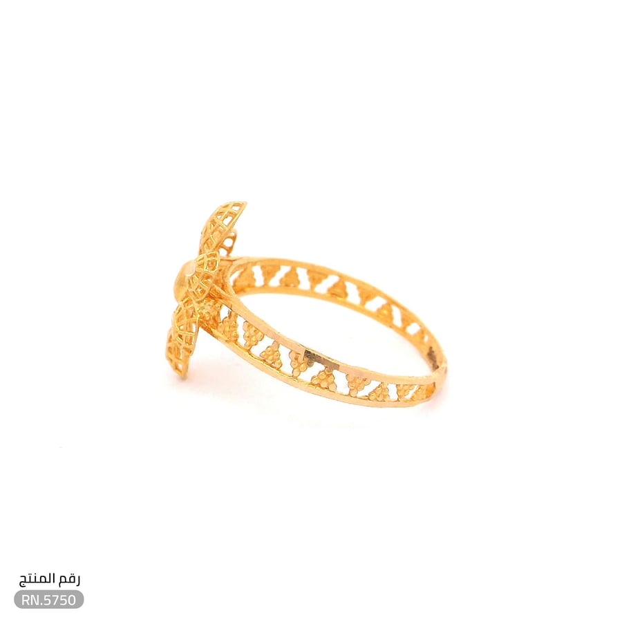 خاتم ذهب عيار 21 تصميم زهرة بنقش فاخر (RN.5750)